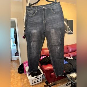 Frayed hem, dark grey denim, comfy jeans